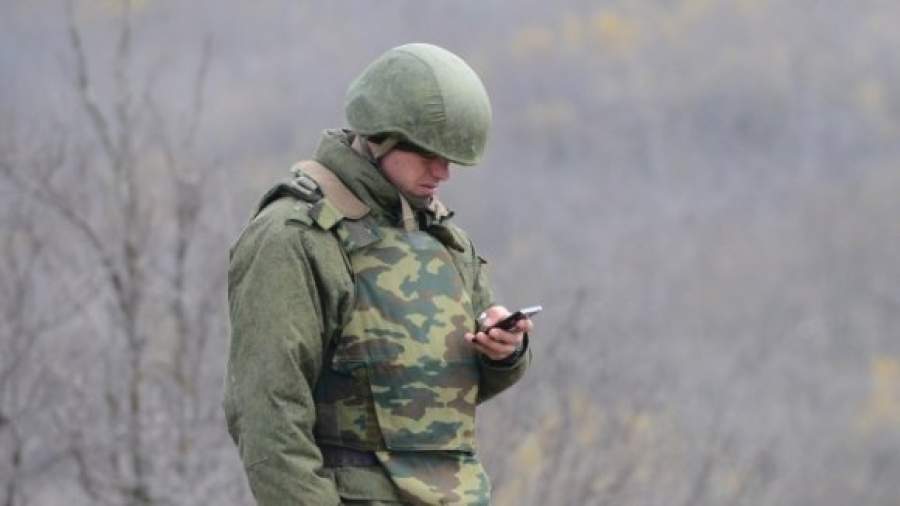 Чиновникам и военным разрешат только спецтелефоны с проверенным ПО