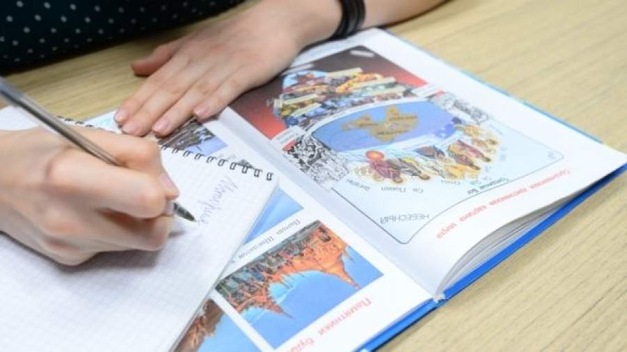 Из школ хотят убрать философию и основы православной культуры