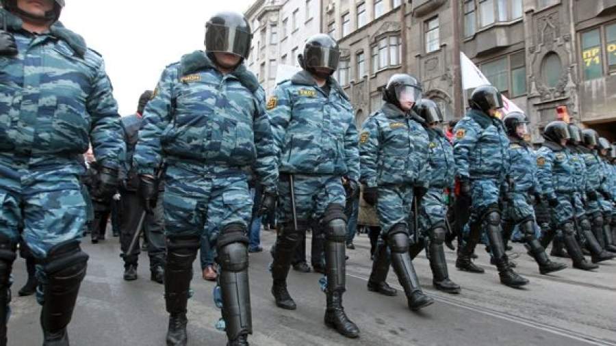 Москва готовится накормить 120 тыс. омоновцев