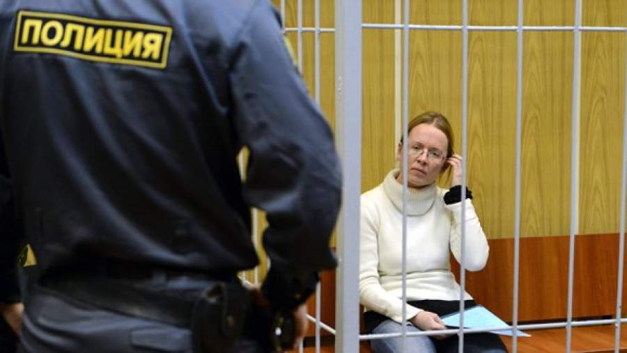 Следствие разрешило Сметановой жить с семьей