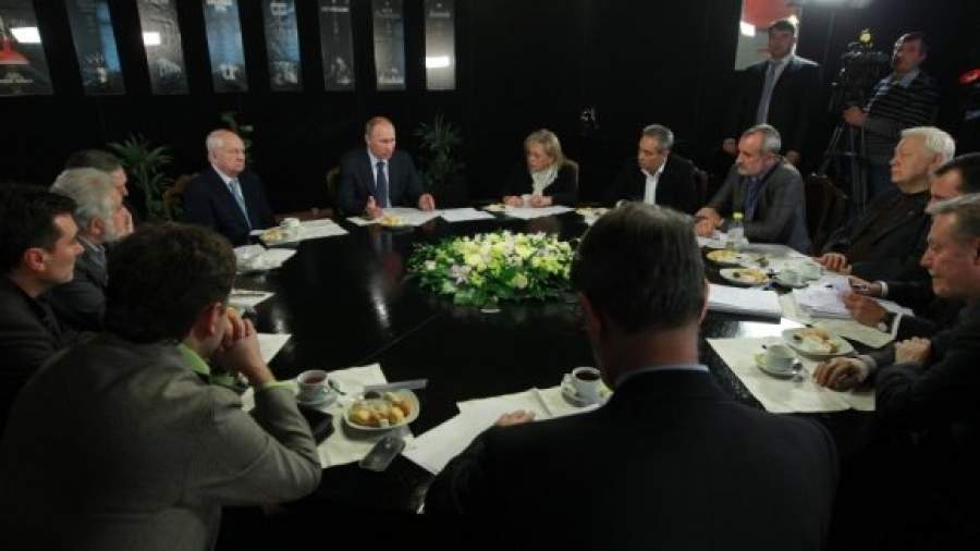 Путин предлагает разделить власть в театре