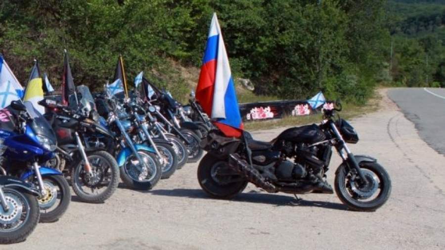 «Ночные волки» везут гуманитарный груз в Севастополь