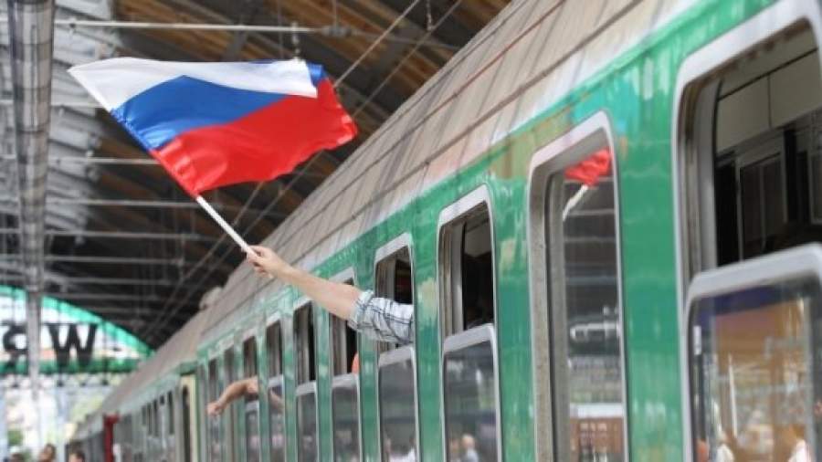 Россияне не осуждают навсегда покидающих страну