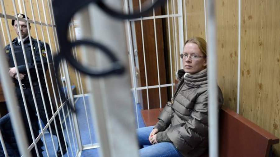 «Допрашивать нужно Сердюкова и Васильеву, а не мою дочь»