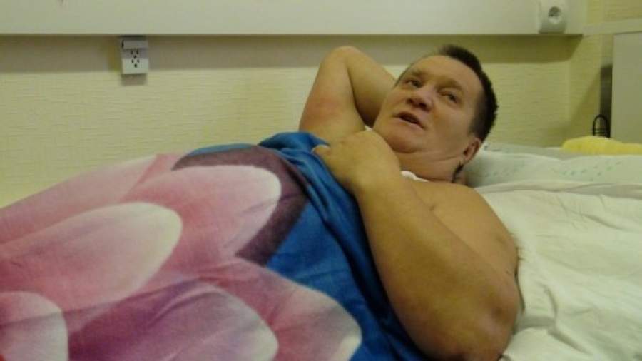 Экс-губернатор Владимир Бутов получил удар ножом у ресторана