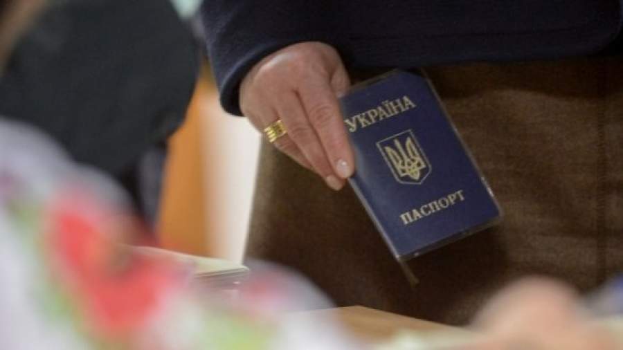 «Единая Россия» поддержит выдачу паспортов крымчанам
