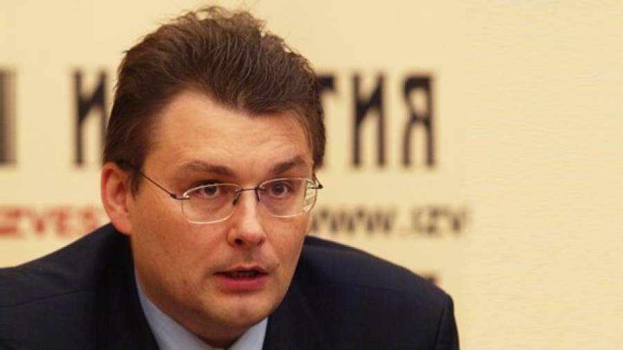 Единоросс хочет запретить правительству покупать валюту