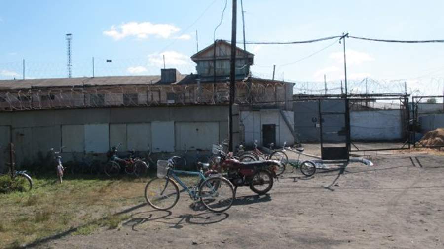 Руководство колоний обвиняют в продаже свиданий