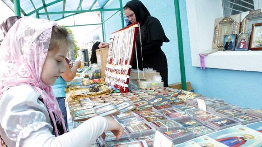 Комиссия РПЦ проверит, чем торгуют в церковных лавках