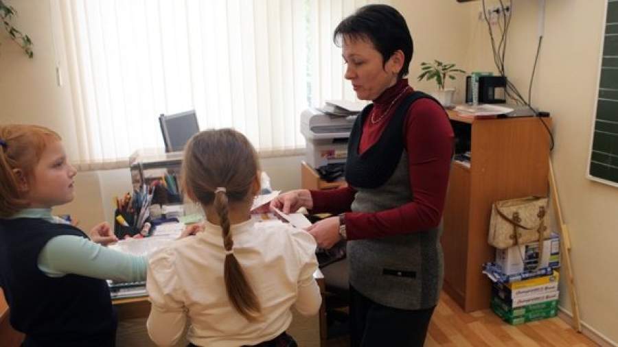 На зарплаты врачам и учителям не хватает 83 млрд рублей