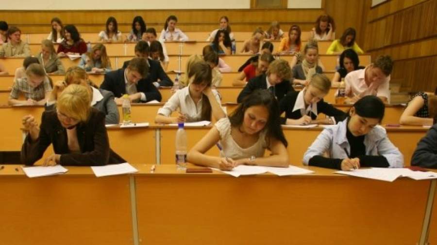 Правительство введет льготы для студентов, потерявших родителей