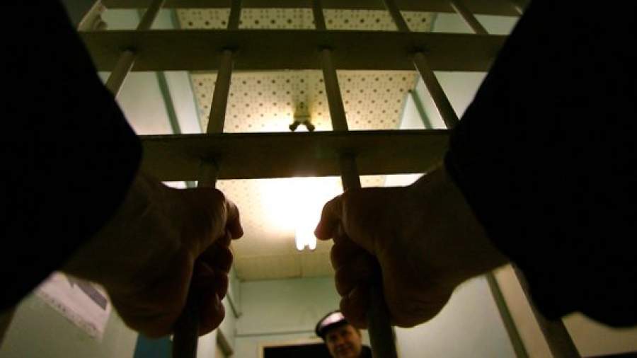 Оппозиция бросает силы на психбольницы и изоляторы