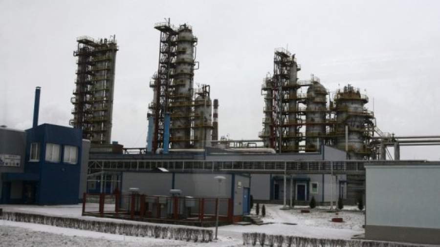 Нефтяников попросили потерпеть с повышением цен на бензин и солярку, несмотря на рост акцизов