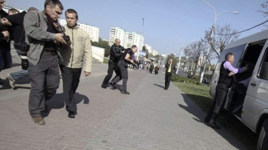 Белорусская милиция перепутала журналистов с оппозиционерами