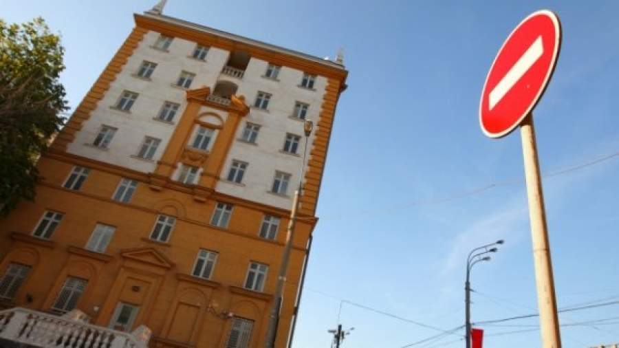 С оппозиции спросят за поход в американское посольство
