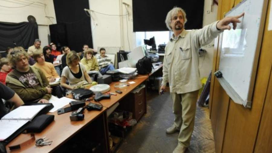 Преподавателям вузов обещают повысить зарплату