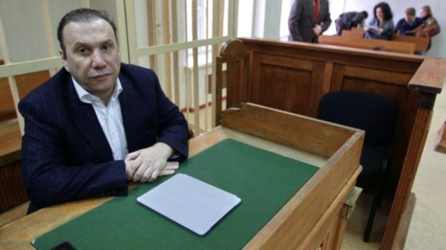 В семье Батуриных обменялись уголовными делами