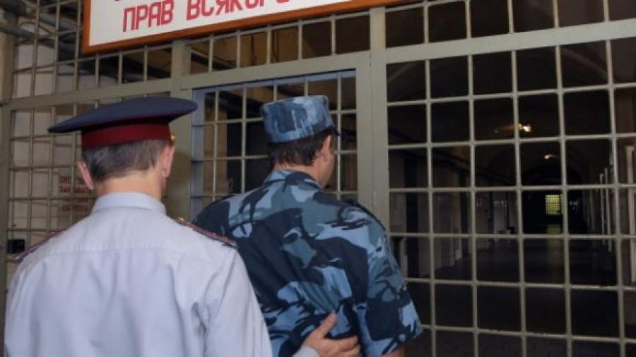 Тюремщики брали под информаторов