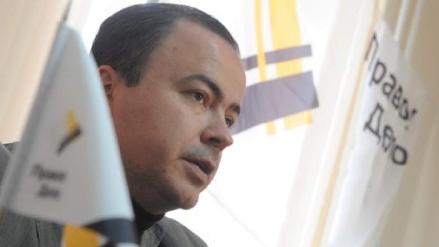 Правые опять отставляют лидера
