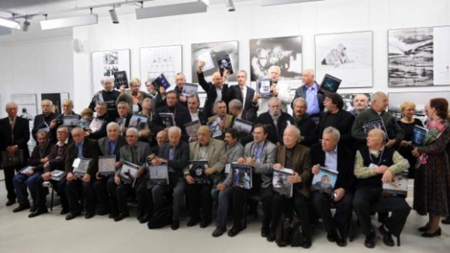 Новейшая история России в 140 фотографиях