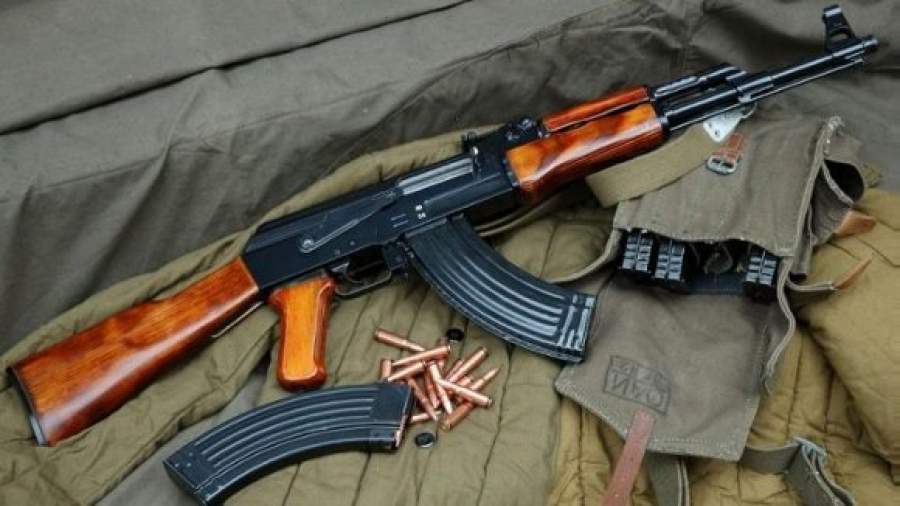 Слесарь вооружился автоматами за 500 рублей