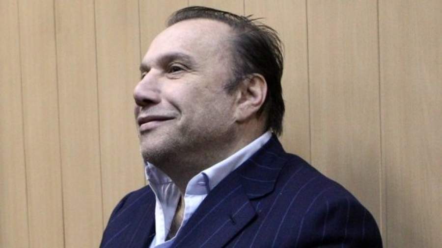 Приставы ищут у шурина Лужкова вещи Наполеона