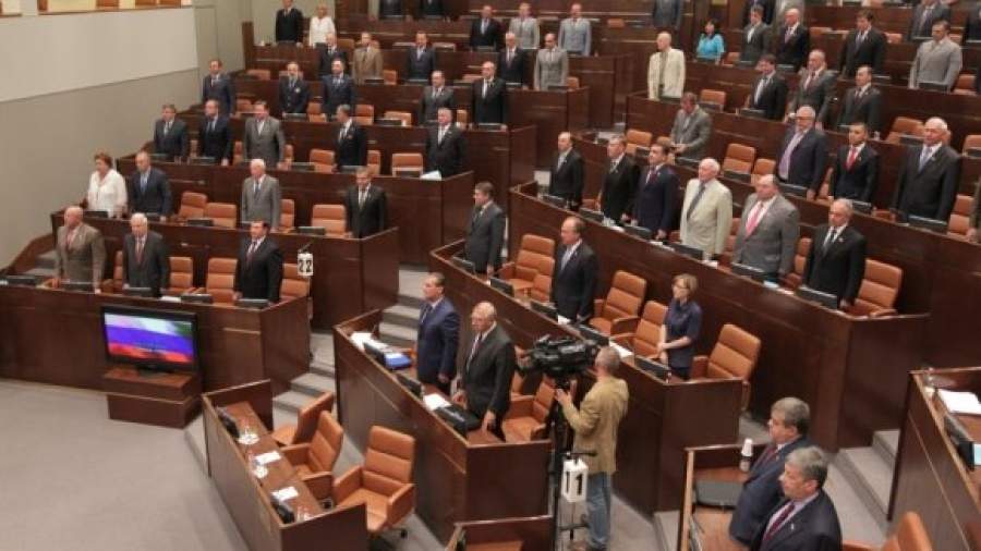 Совету Федерации предлагают приостановить партийное членство