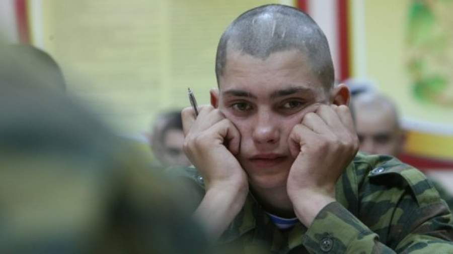 Депутаты предложили Минобороны нанять срочникам учителей по русскому