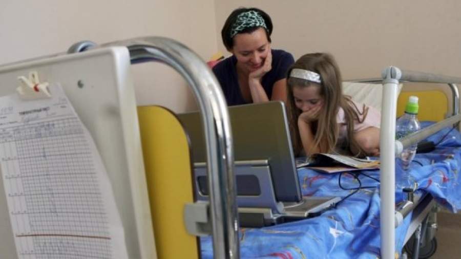 Родителям позволят ухаживать за больными детьми
