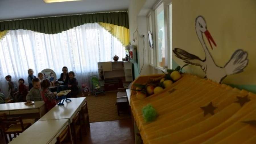 Во встроенных детсадах опустили потолки