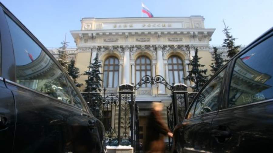 Центробанк отказался от лимитов на снятие наличных с зарплатных карт