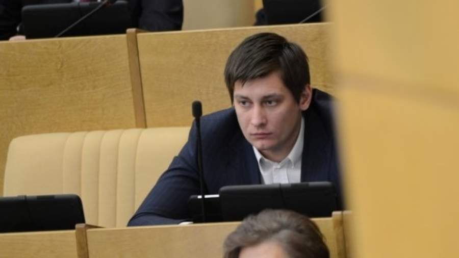 Единороссы предлагают запретить поездки депутатов за границу