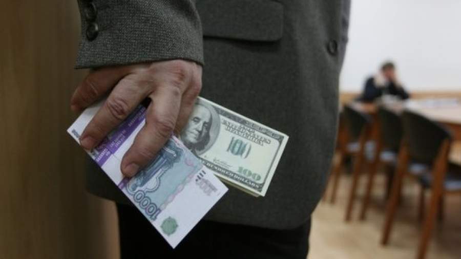 Чиновники мешают построить в России справедливое общество