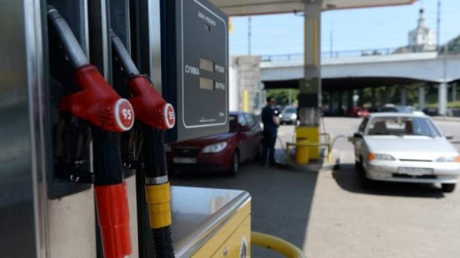 Нефтяников обязали увеличить поставки бензина на внутренний рынок