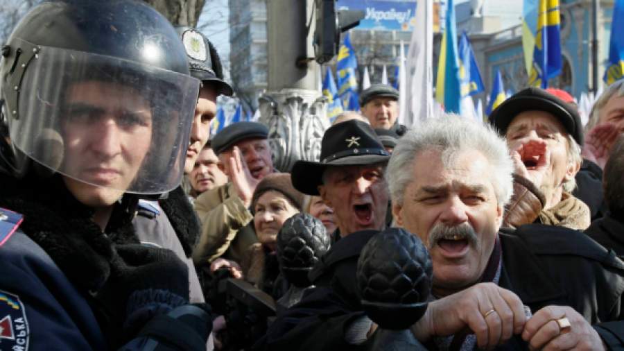 В Киев съезжаются оппозиционные депутаты со всей Украины