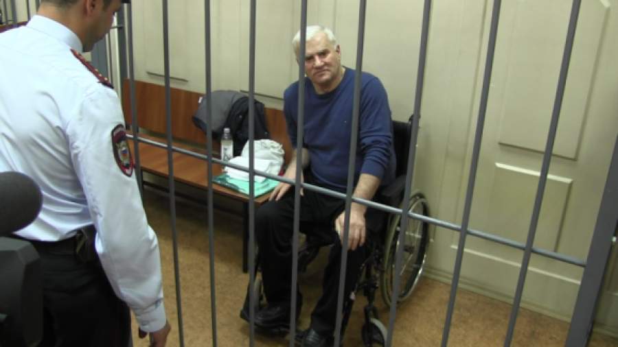 Защита Амирова требует провести новую медэкспертизу экс-мэру