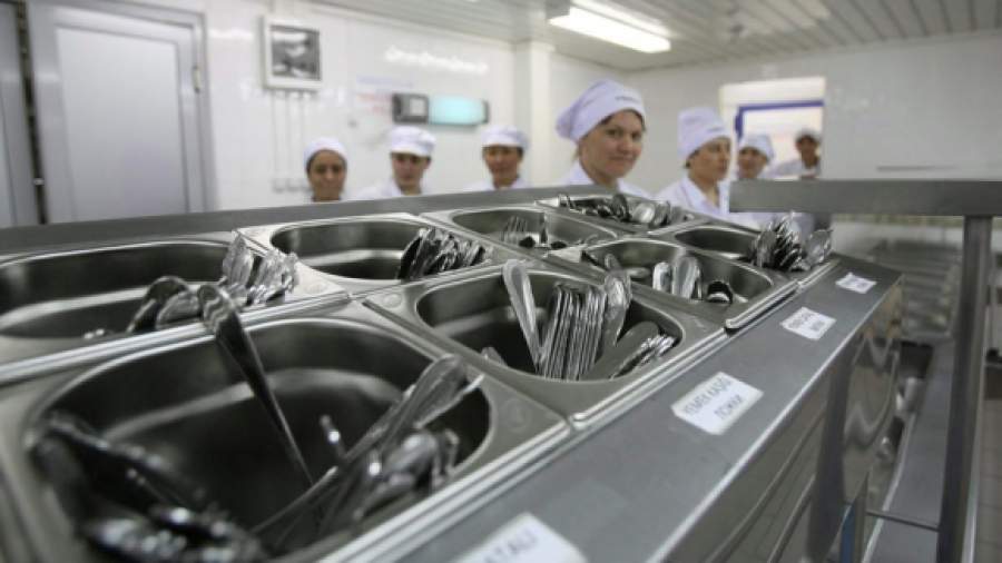 Больных в столице начинают кормить готовыми обедами