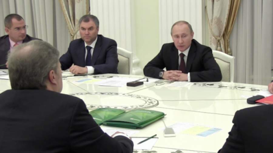 Путин провел брифинг для малых партий