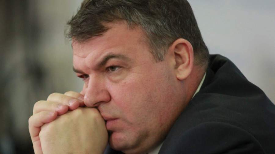 Сердюкову могут вменить злоупотребление служебным положением