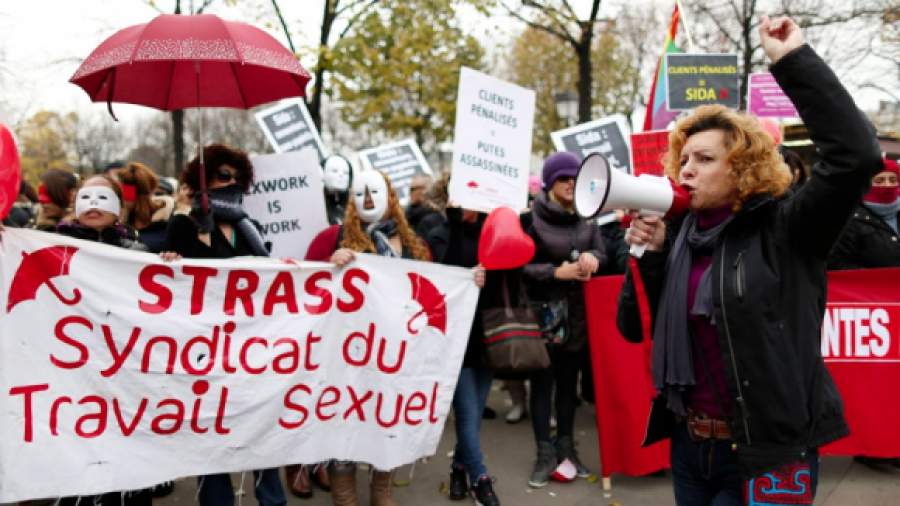 Во Франции ввели штрафы для клиентов проституток