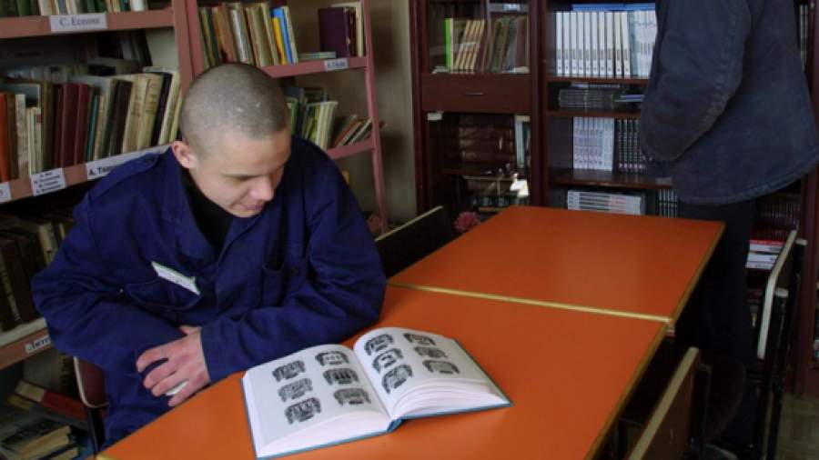 Заключенным запретят читать в тюрьмах книги о революции и войне