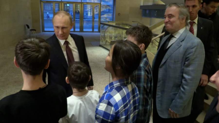Детский хор спел олимпийскую песню для Путина
