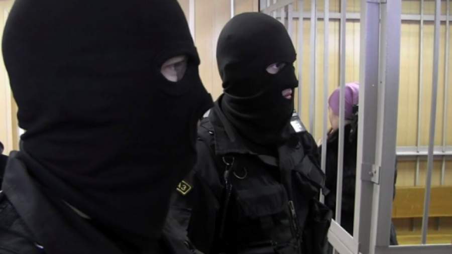 Избившие полицейского на Матвеевском рынке не согласны с обвинением