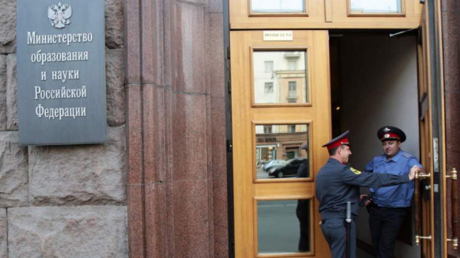 Блогеры обвинили Минобрнауки в нарушениях при проведении тендеров