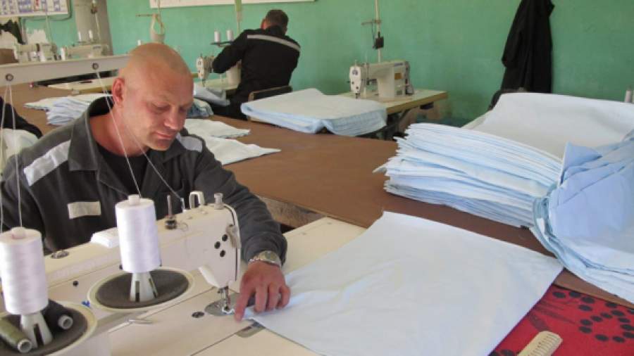 Тюремщики погорели на кройке и шитье