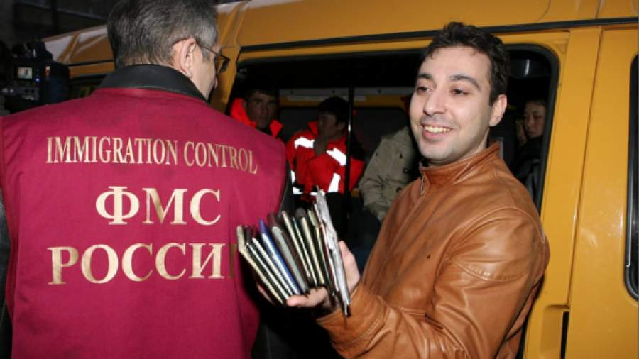 Парад Победы поможет сотрудникам ФМС отловить нелегалов