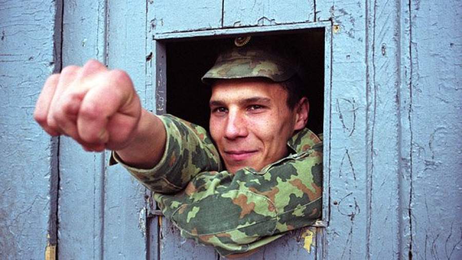 Военная авиация отказывается от срочников