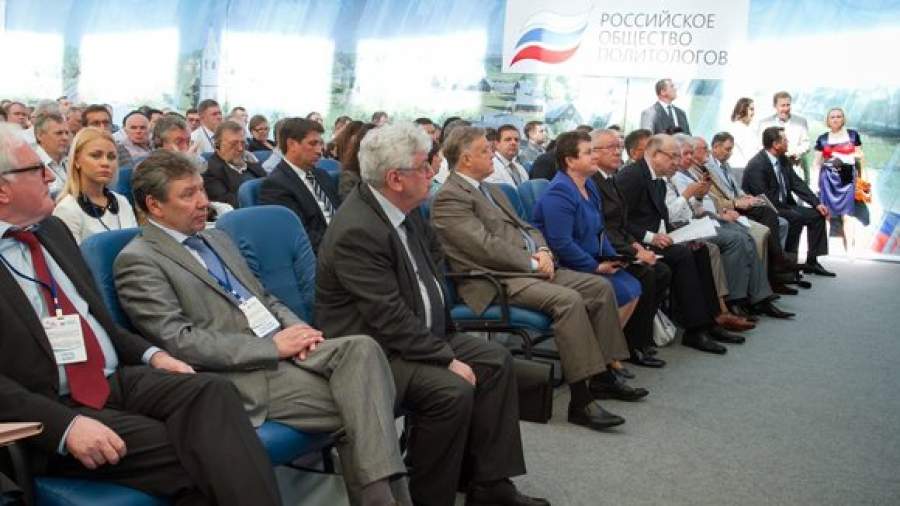 Политологи получат патриотический учебник