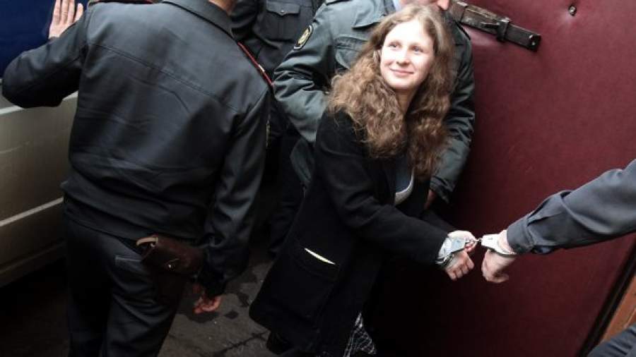 Pussy Riot держат в тюрьме ради их безопасности, заявил следователь