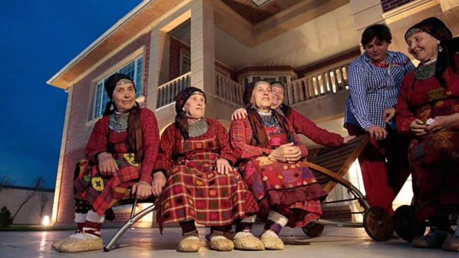 «Бурановские бабушки» спели, не отходя от печки